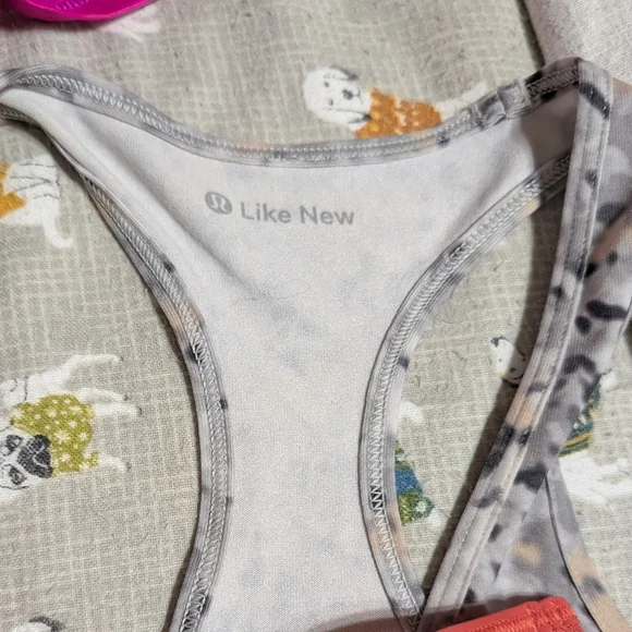 Lululemon Women's Tank Tops - All 8!!!! - Picture 3 of 4